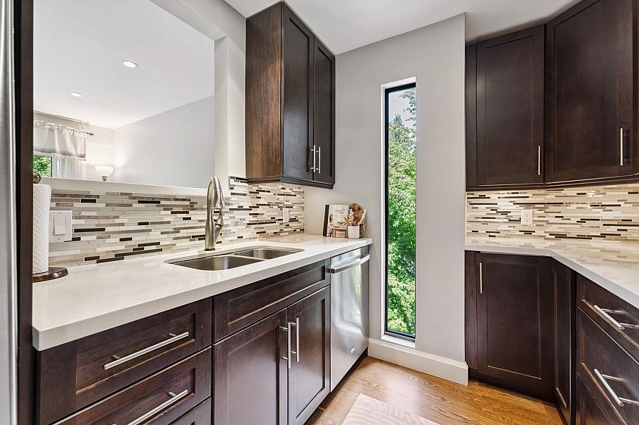 3349 Mountain Highway North Vancouver, BC - 19