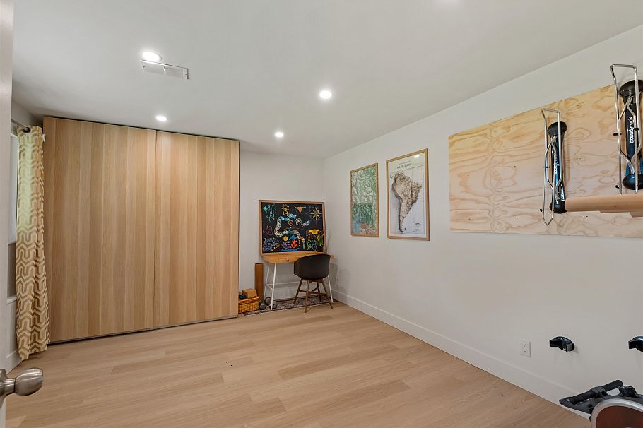 869 Clements Avenue North Vancouver, BC - 17