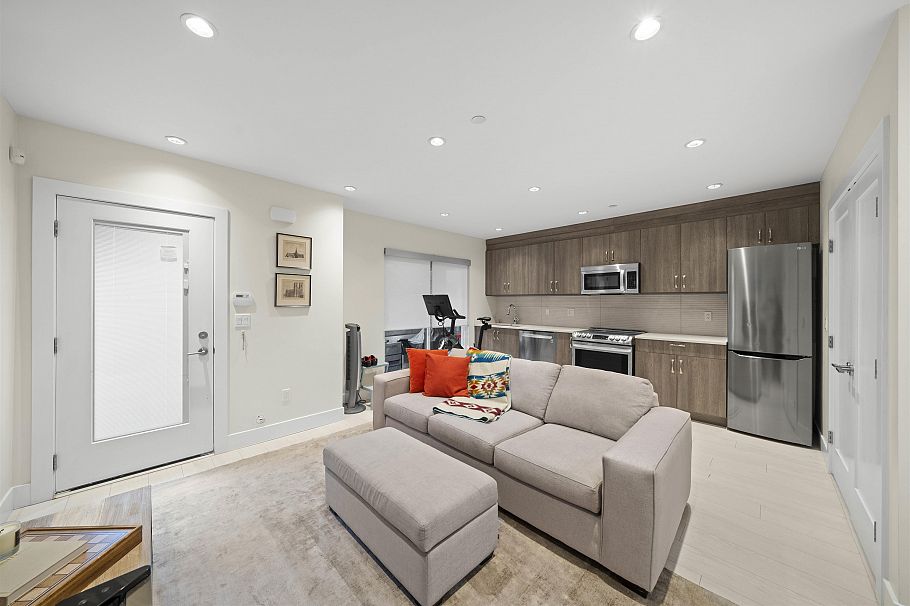 413 W Keith Road North Vancouver, BC - 30