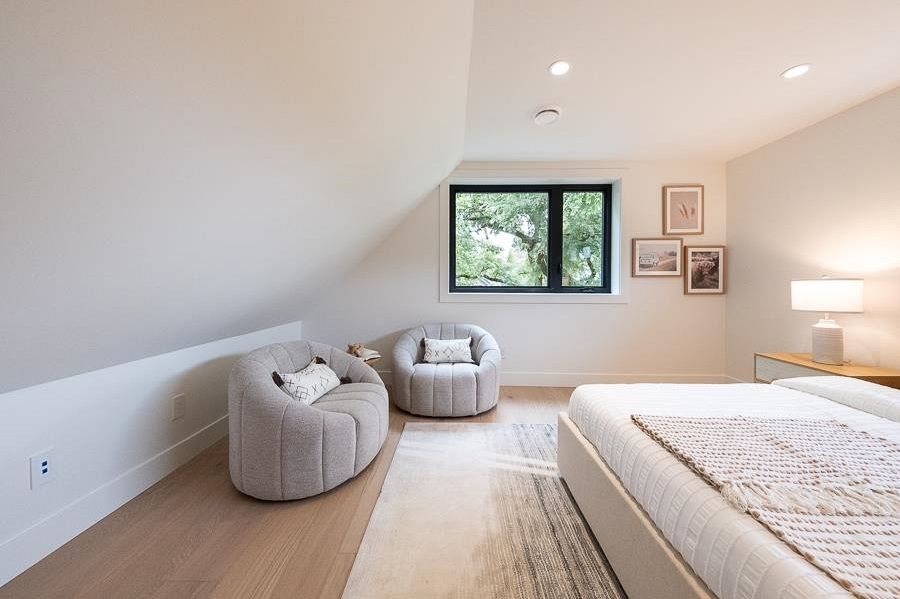 1 2154 E. 6 Avenue Vancouver, BC - 25