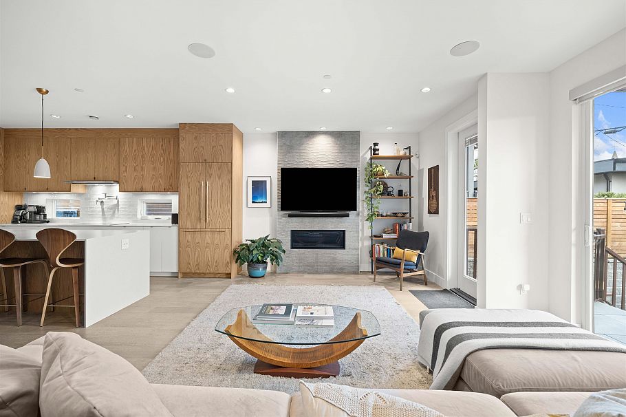 413 W Keith Road North Vancouver, BC - 14