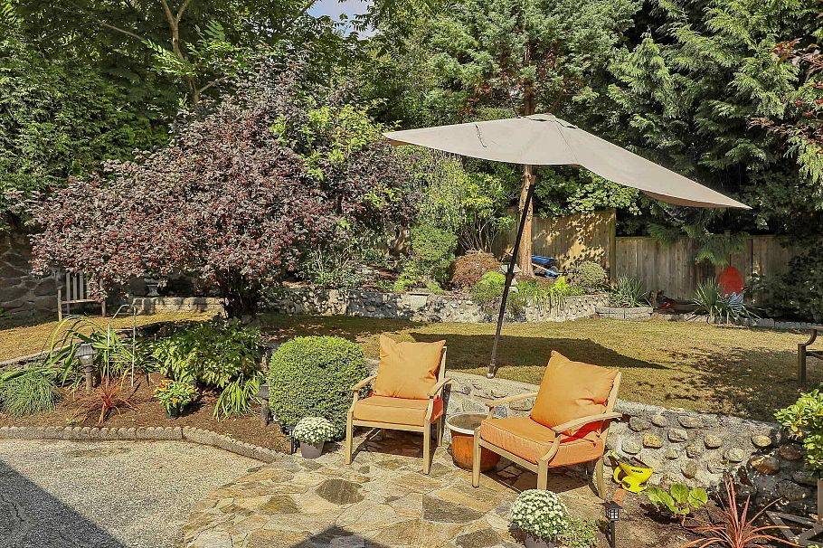 732 E 29th Street North Vancouver, BC - 35