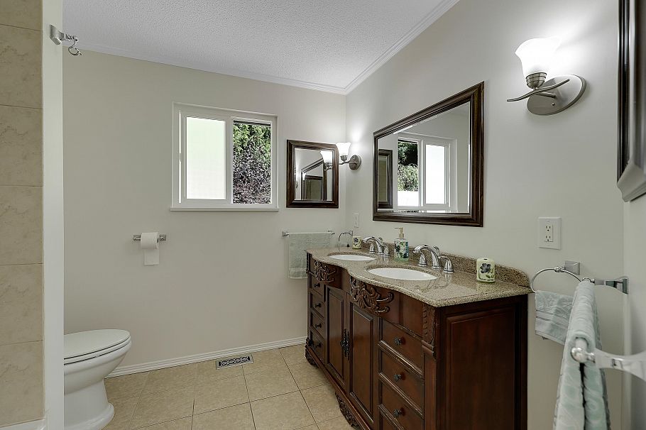 732 E 29th Street North Vancouver, BC - 18