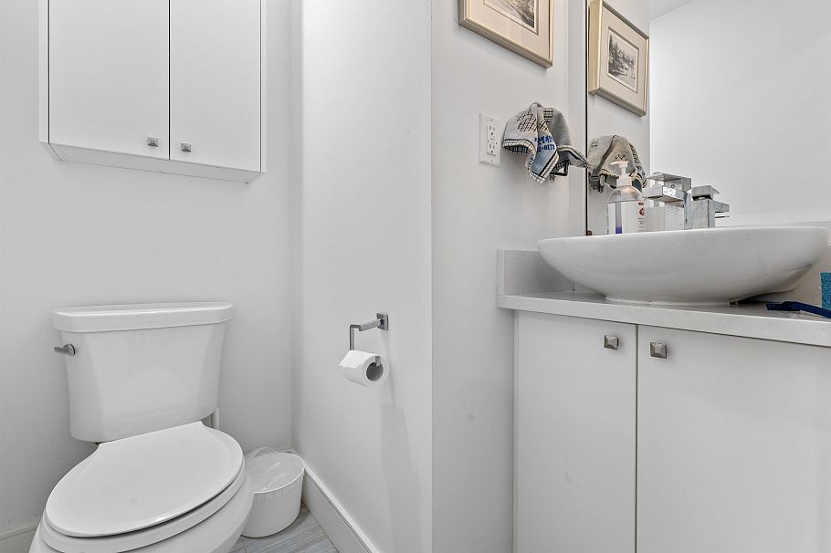 2388 E 34th Avenue Vancouver, BC - 9