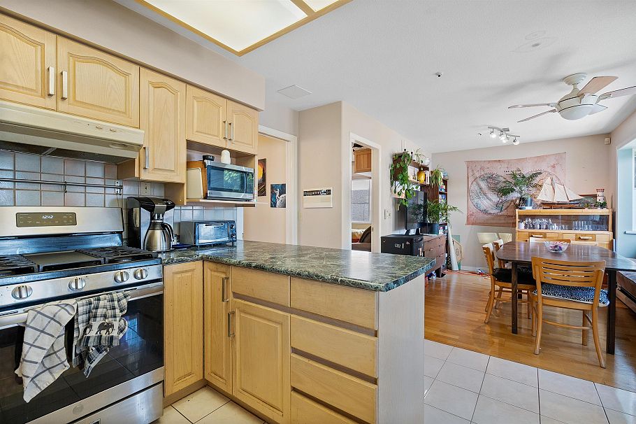 4988 Sherbrooke Street Vancouver, BC - 10