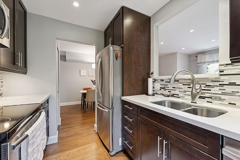 3349 Mountain Highway North Vancouver, BC - 20