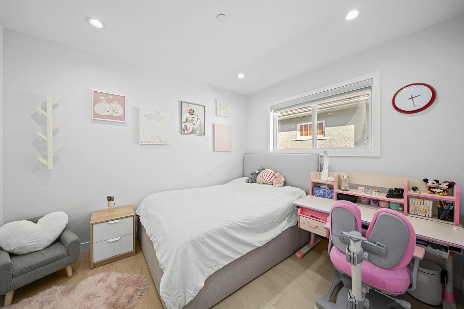 870 W 59th Avenue Vancouver, BC - 17