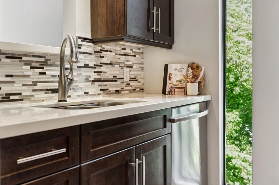 3349 Mountain Highway North Vancouver, BC - 21