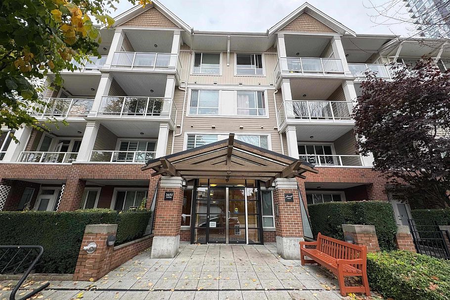 415 3651 Foster Avenue Vancouver, BC - 1