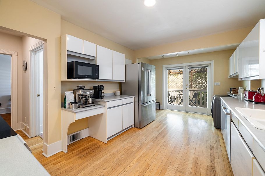 4343 W 11th Avenue Vancouver, BC - 10