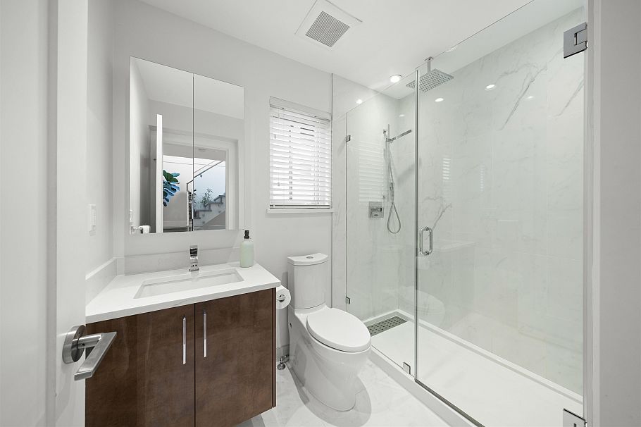 413 W Keith Road North Vancouver, BC - 18