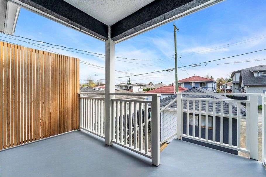 2942 E Georgia Street Vancouver, BC - 21