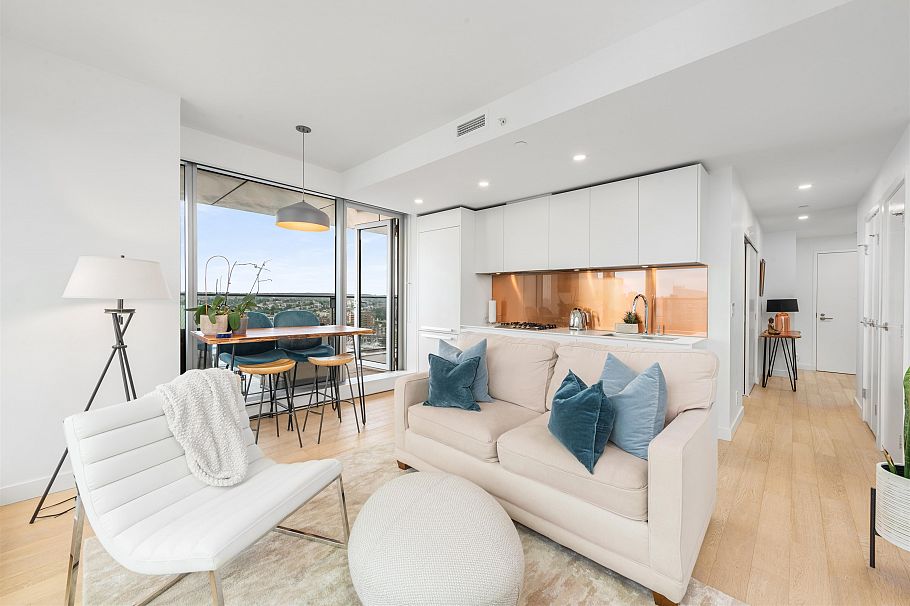 2702 1480 Howe Street Vancouver, BC - 1