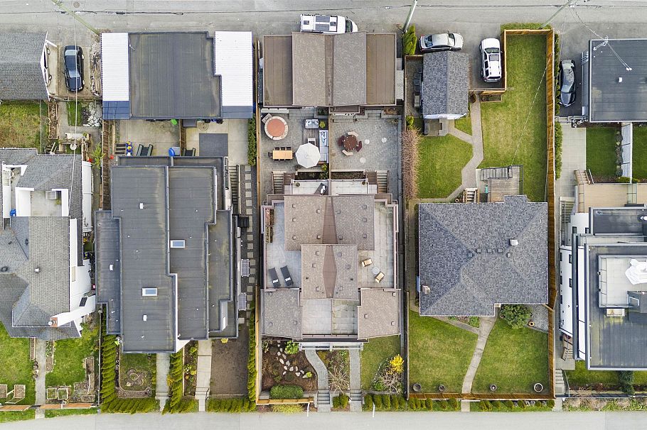 413 W Keith Road North Vancouver, BC - 37