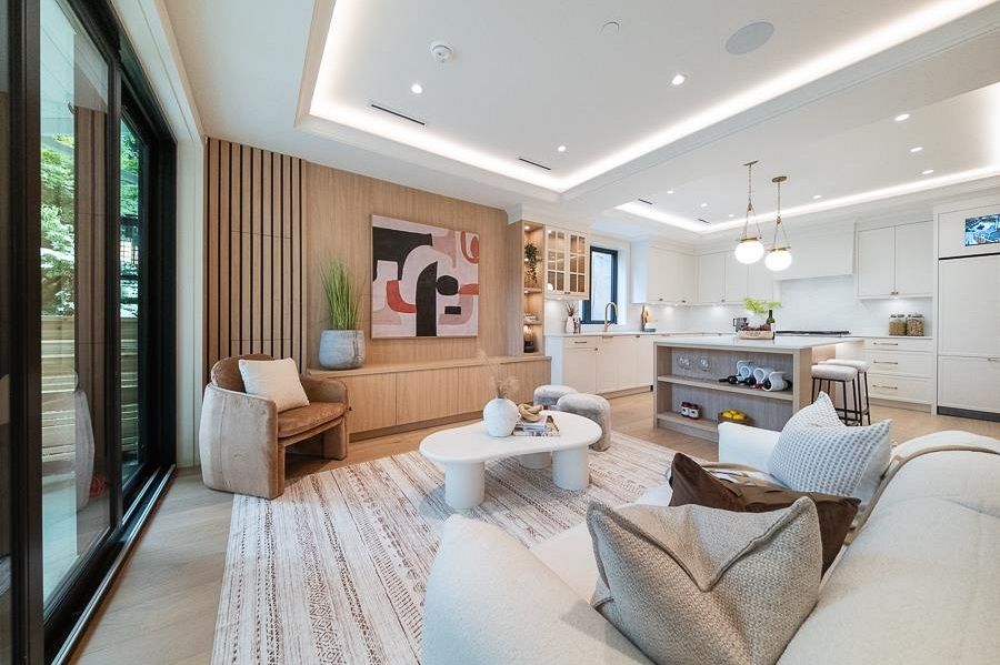 1 2154 E. 6 Avenue Vancouver, BC - 5