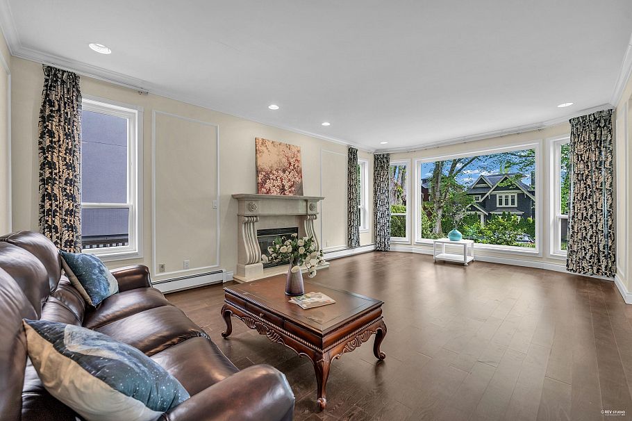 4118 W 13th Avenue Vancouver, BC - 2