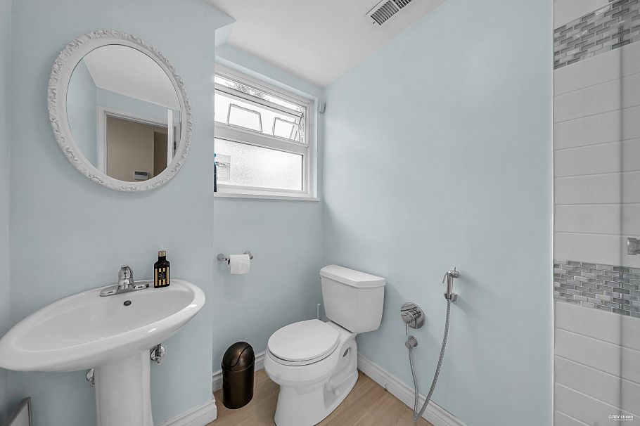 3566 Regent Avenue North Vancouver, BC - 37