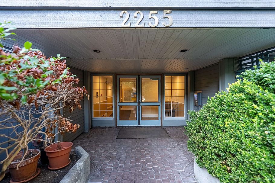 208 2255 Eton Street Vancouver, BC - 2