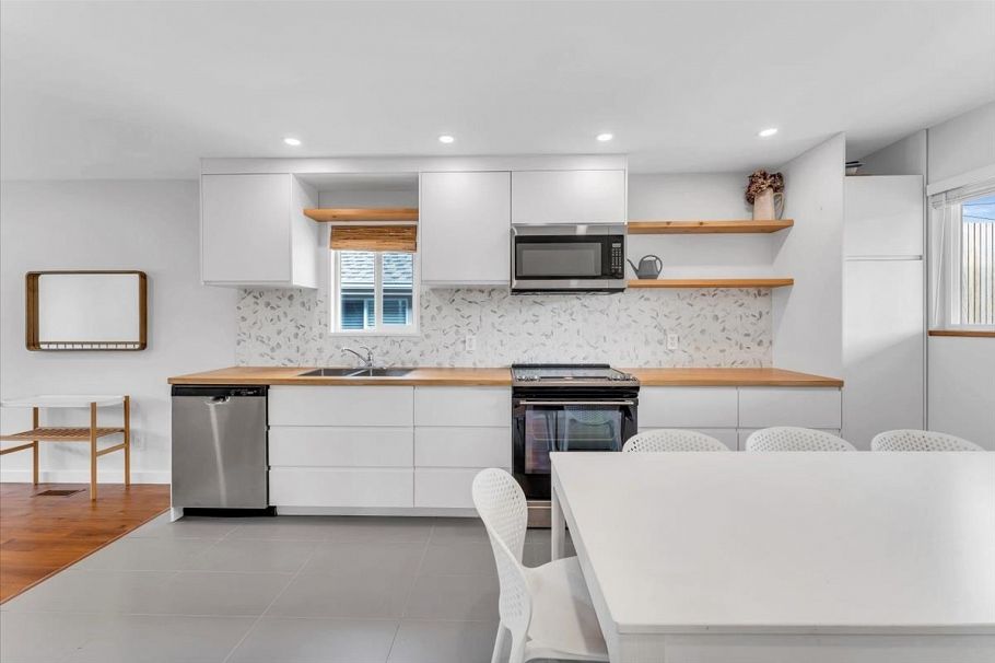 2942 E Georgia Street Vancouver, BC - 11