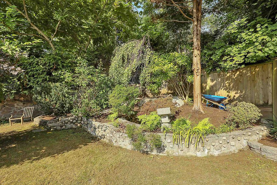 732 E 29th Street North Vancouver, BC - 26