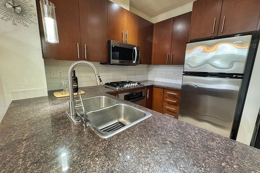 415 3651 Foster Avenue Vancouver, BC - 5