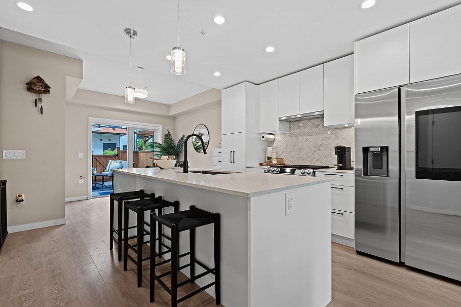 161 565 E 2nd Street North Vancouver, BC - 1