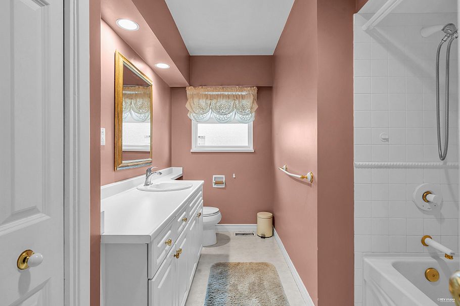 3566 Regent Avenue North Vancouver, BC - 29