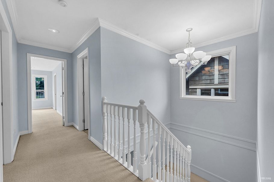 313 E 27 Street North Vancouver, BC - 14