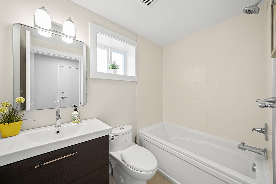 870 W 59th Avenue Vancouver, BC - 30