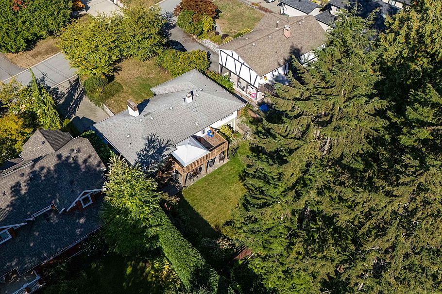 869 Clements Avenue North Vancouver, BC - 2