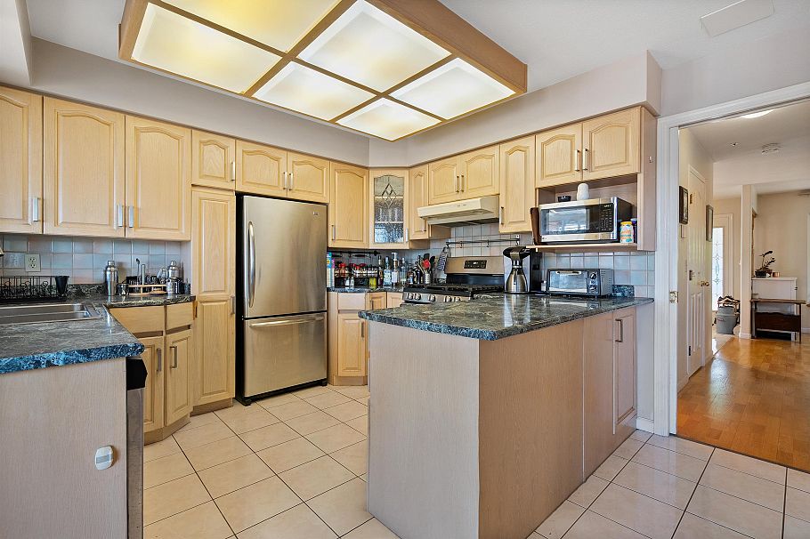 4988 Sherbrooke Street Vancouver, BC - 9