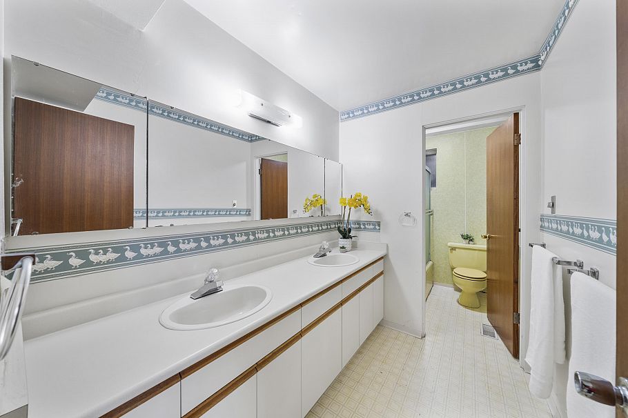 437 E 29th Street North Vancouver, BC - 22