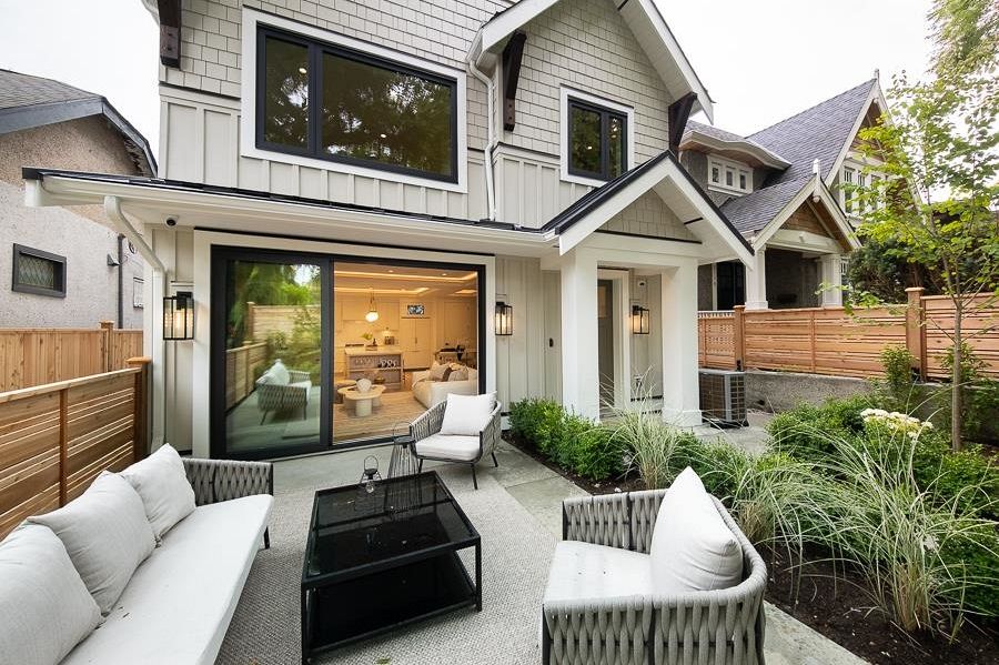 1 2154 E. 6 Avenue Vancouver, BC - 3