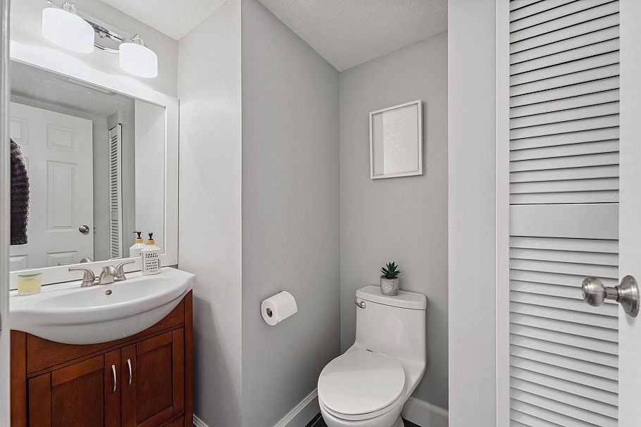 3349 Mountain Highway North Vancouver, BC - 27