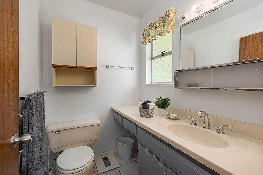 587 Beachview Drive North Vancouver, BC - 24