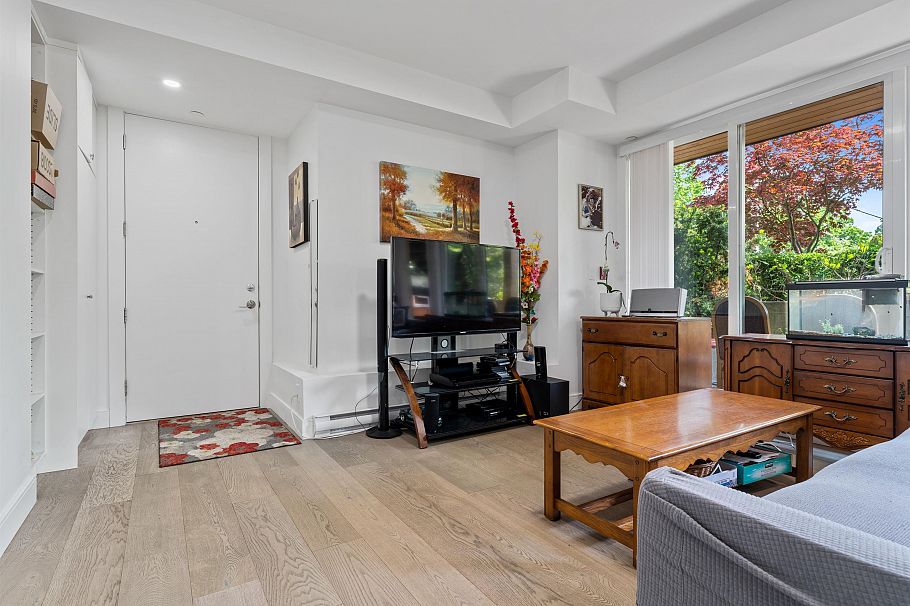 2388 E 34th Avenue Vancouver, BC - 5