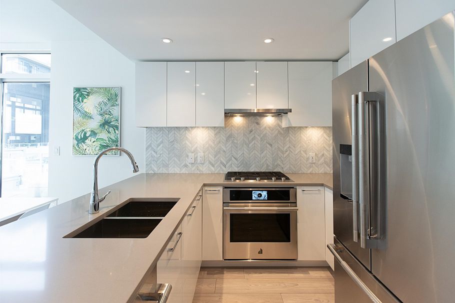 206 8570 Rivergrass Drive Vancouver, BC - 2