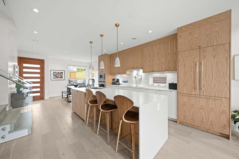 413 W Keith Road North Vancouver, BC - 3