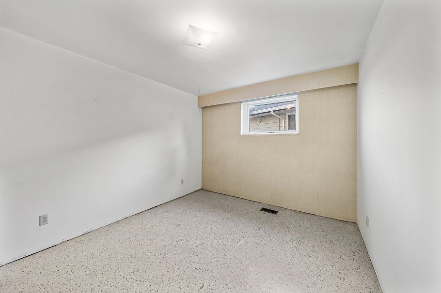 437 E 29th Street North Vancouver, BC - 26