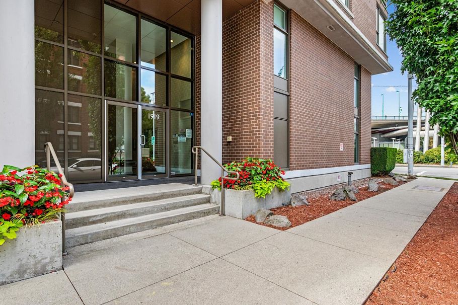 203 1919 Wylie Street Vancouver, BC - 2