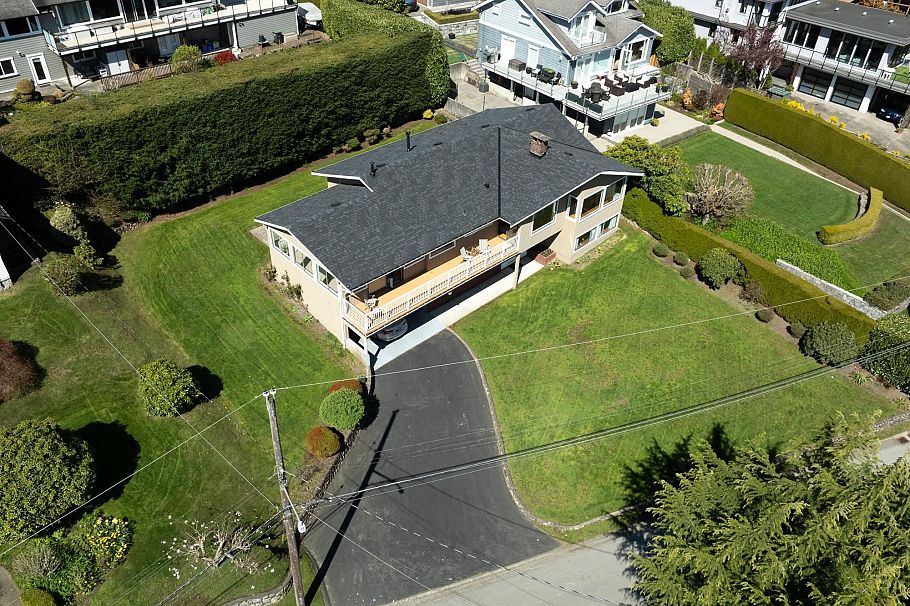 587 Beachview Drive North Vancouver, BC - 32