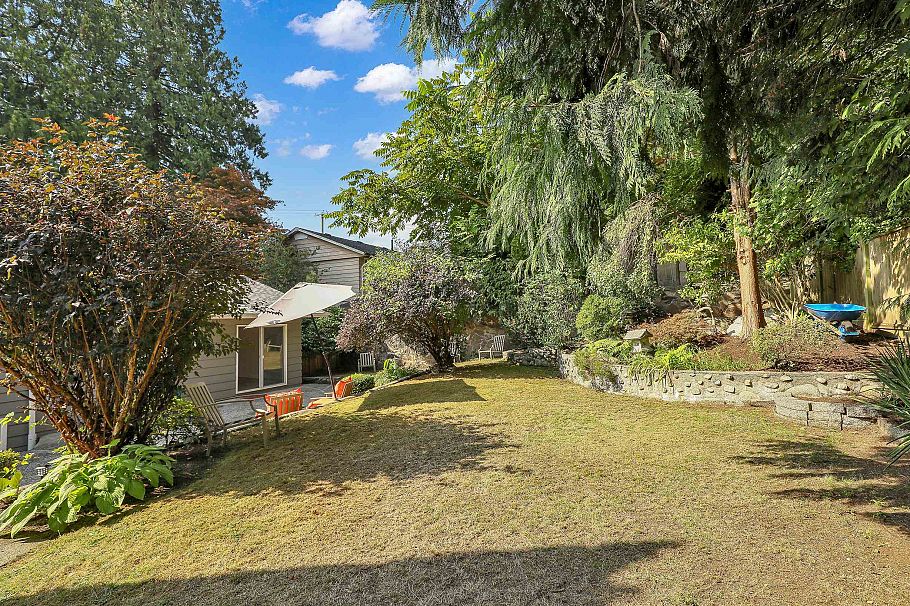 732 E 29th Street North Vancouver, BC - 28