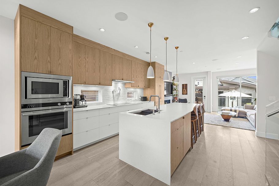 413 W Keith Road North Vancouver, BC - 11