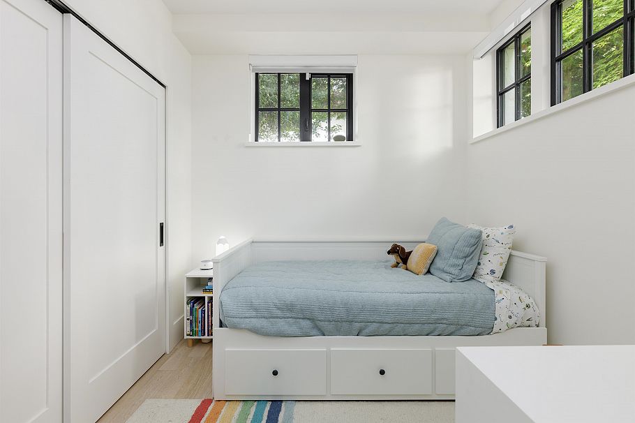 2502 W 33rd Avenue Vancouver, BC - 17