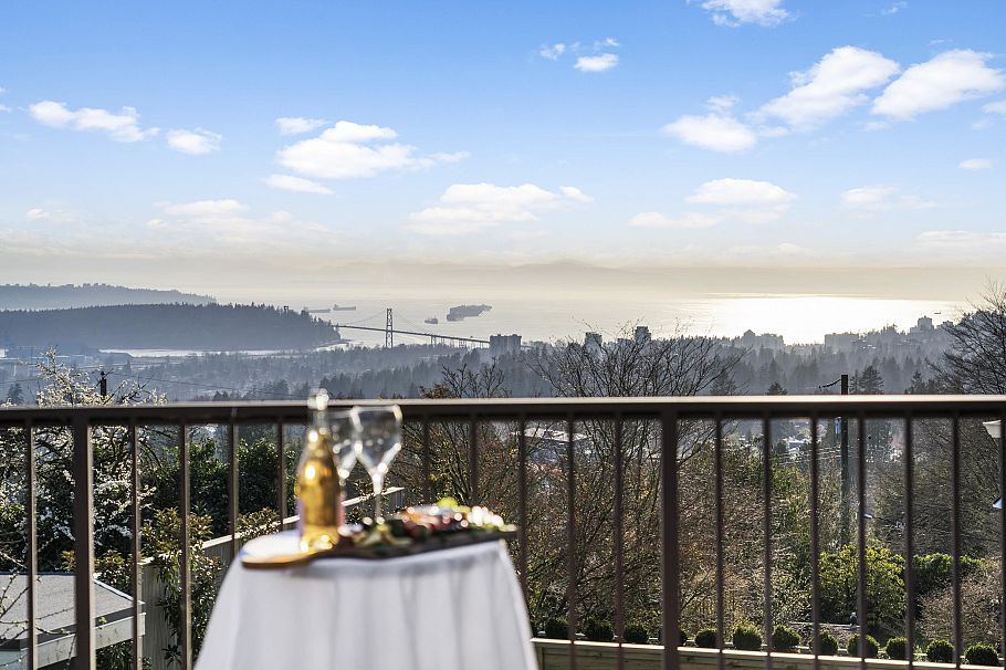 437 E 29th Street North Vancouver, BC - 3