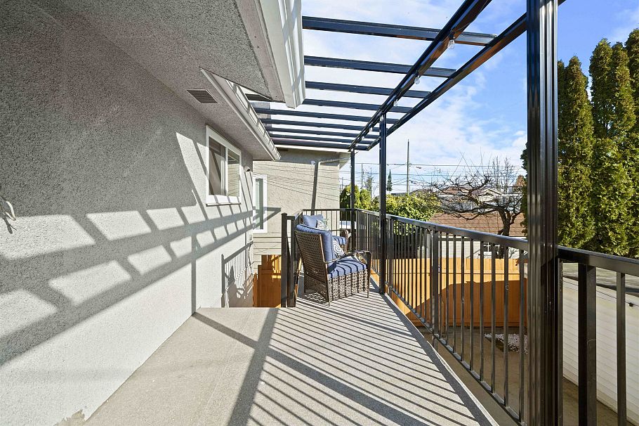 870 W 59th Avenue Vancouver, BC - 32