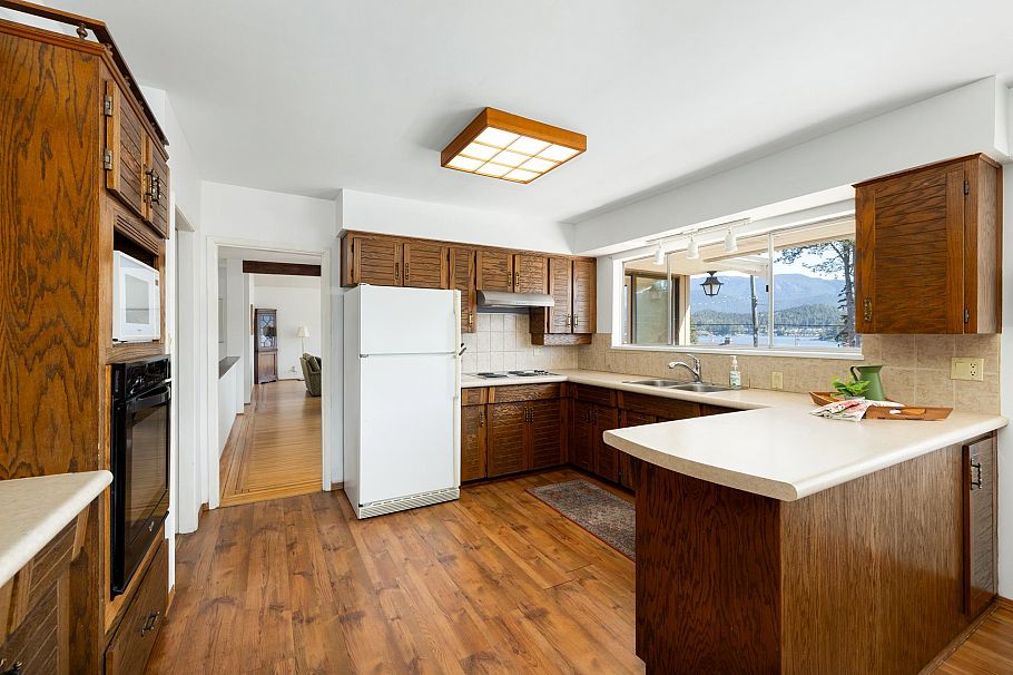 587 Beachview Drive North Vancouver, BC - 9