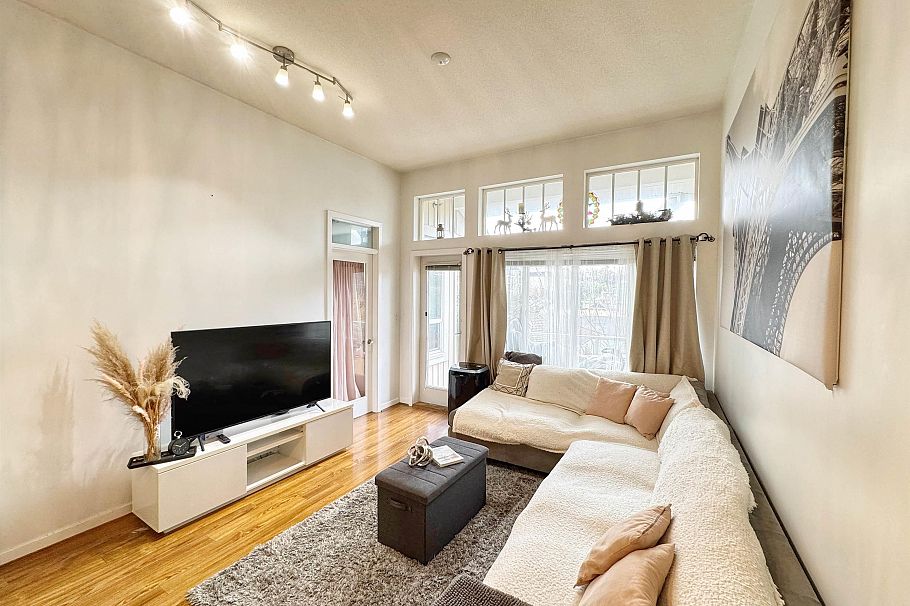 415 3651 Foster Avenue Vancouver, BC - 2