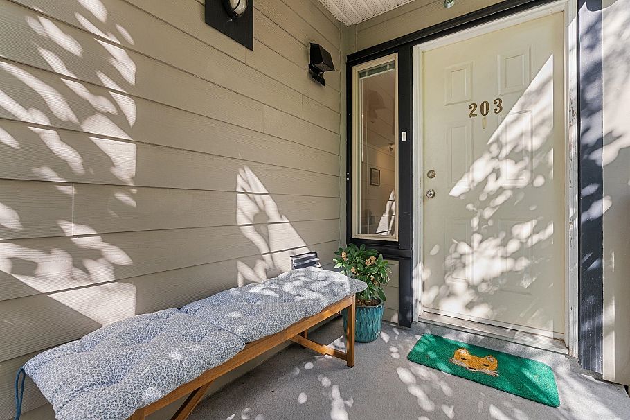 203 755 W 15th Avenue Vancouver, BC - 4