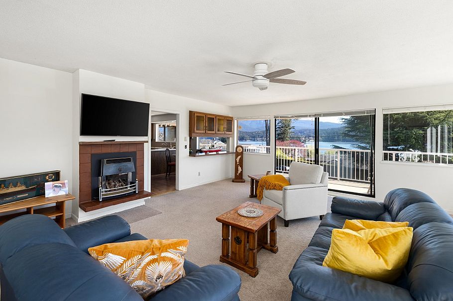 587 Beachview Drive North Vancouver, BC - 16